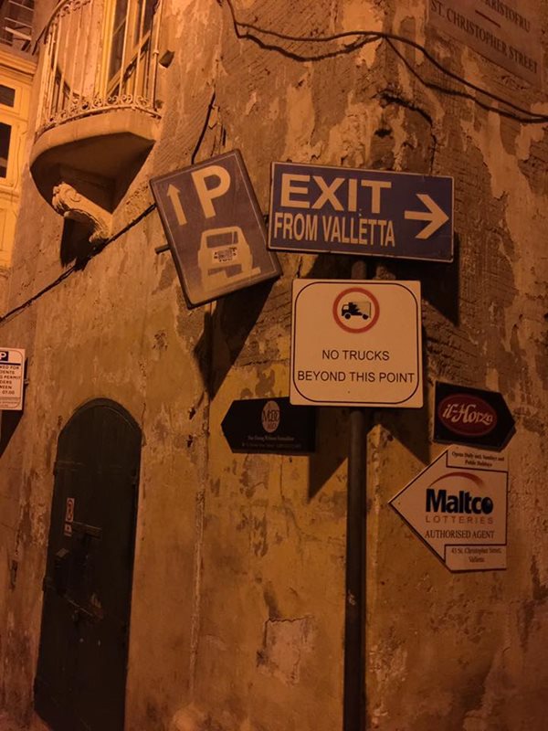Malta-Valletta-road-sign